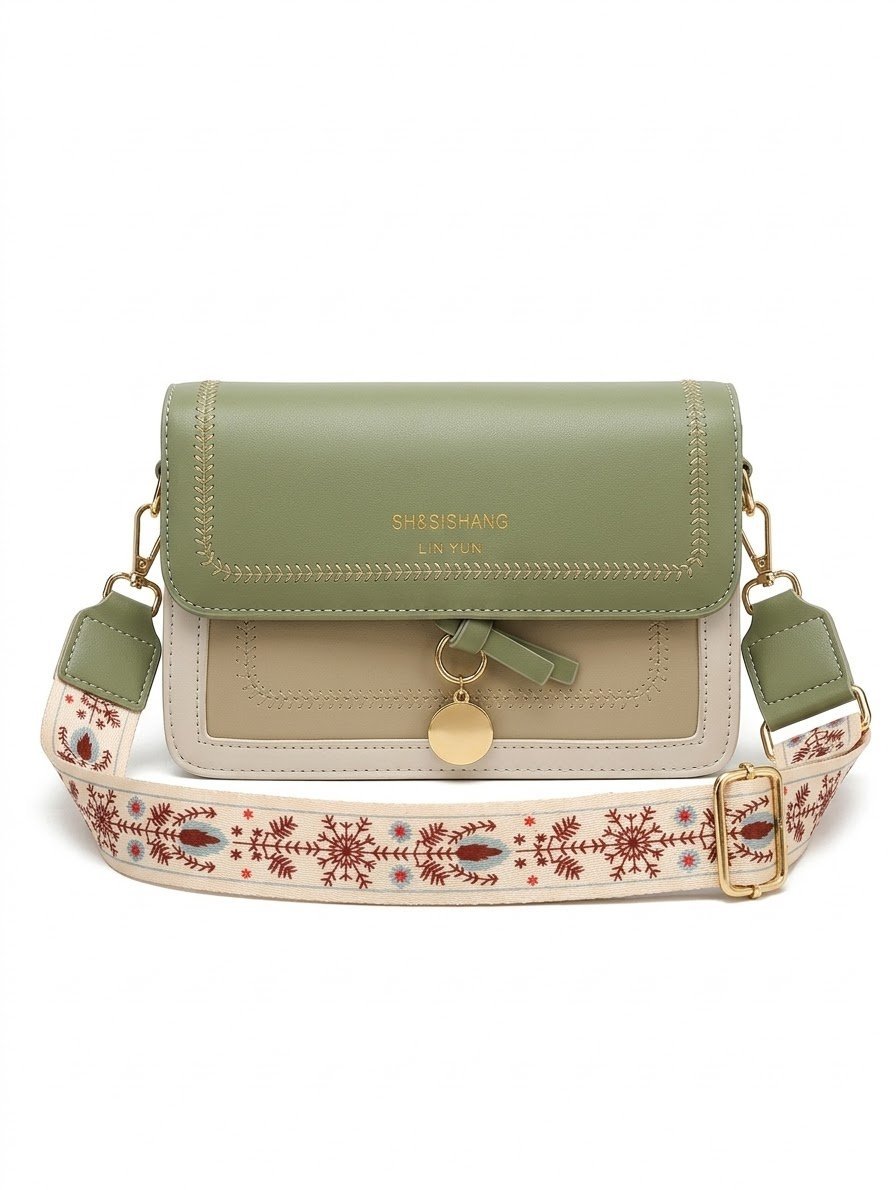 Cartera Verde y Beige con Correa Bordada. Marroquinería. Punto Aparte