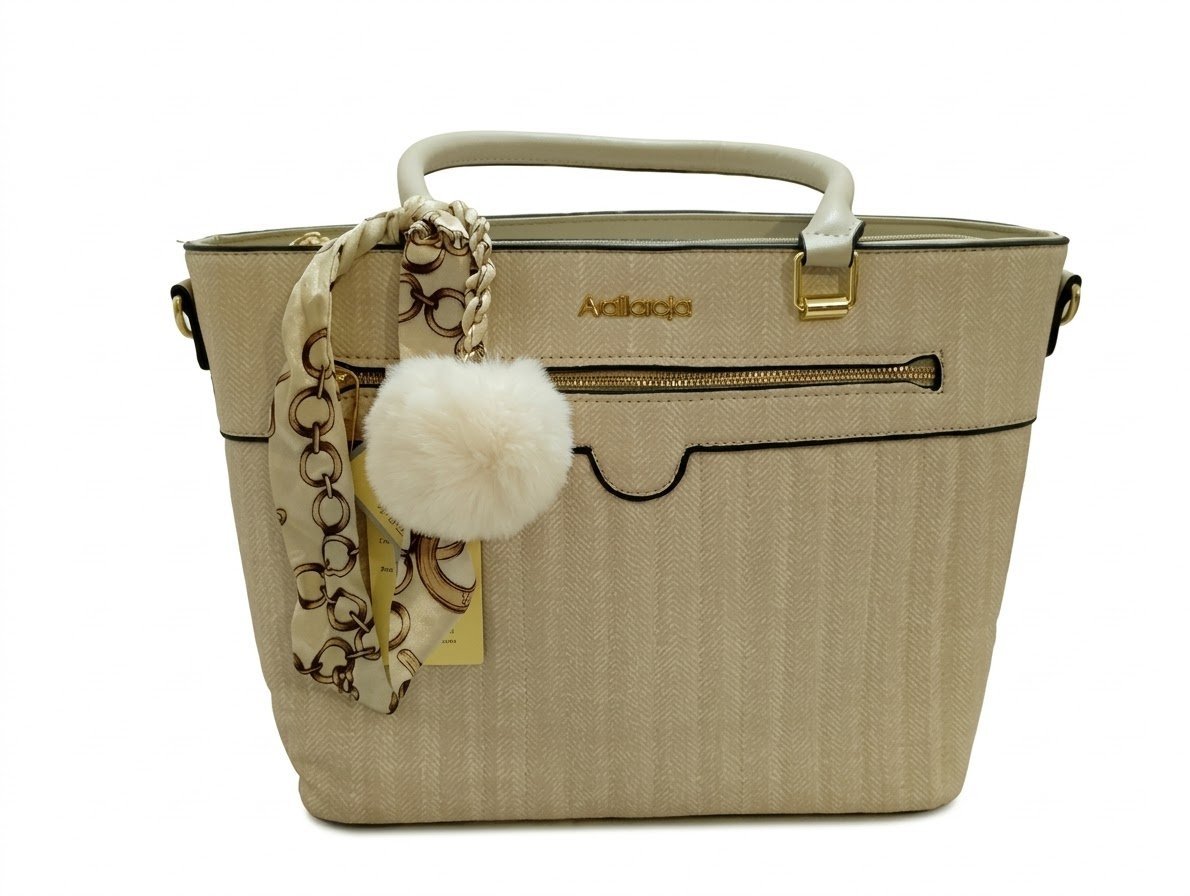 Cartera Tote Beige con Pompón. Marroquinería. Punto Aparte
